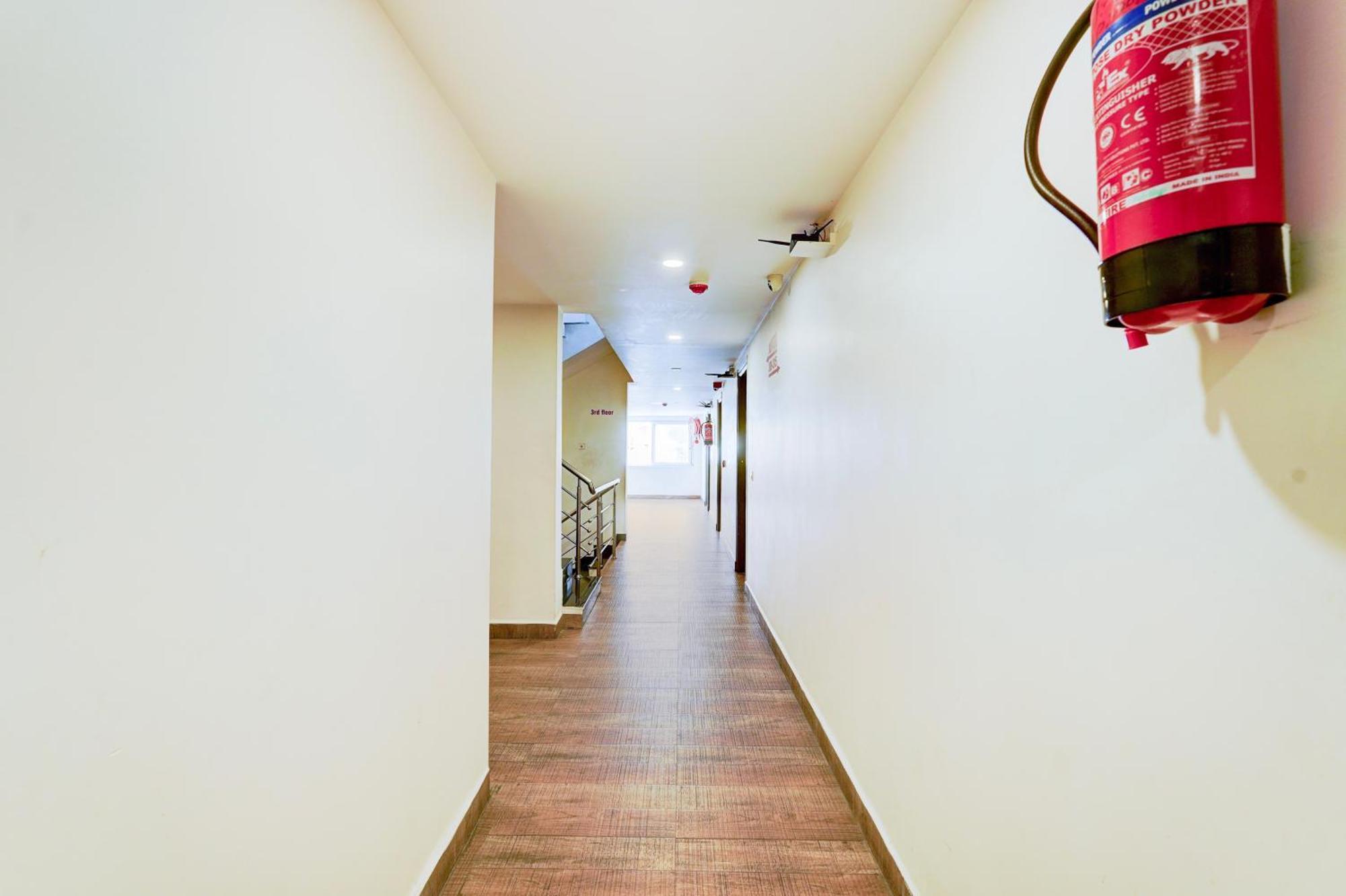 Super Townhouse Tirupati Hotel Eksteriør billede
